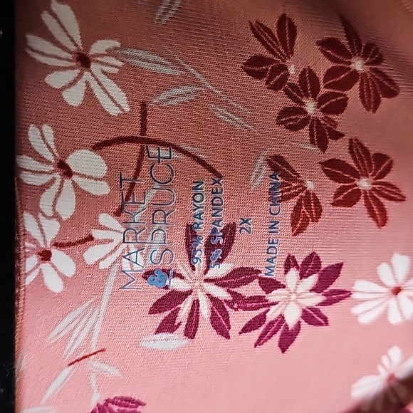 Market & Spruce Casual Pink 2X Floral Henley top - Picture 4 of 6